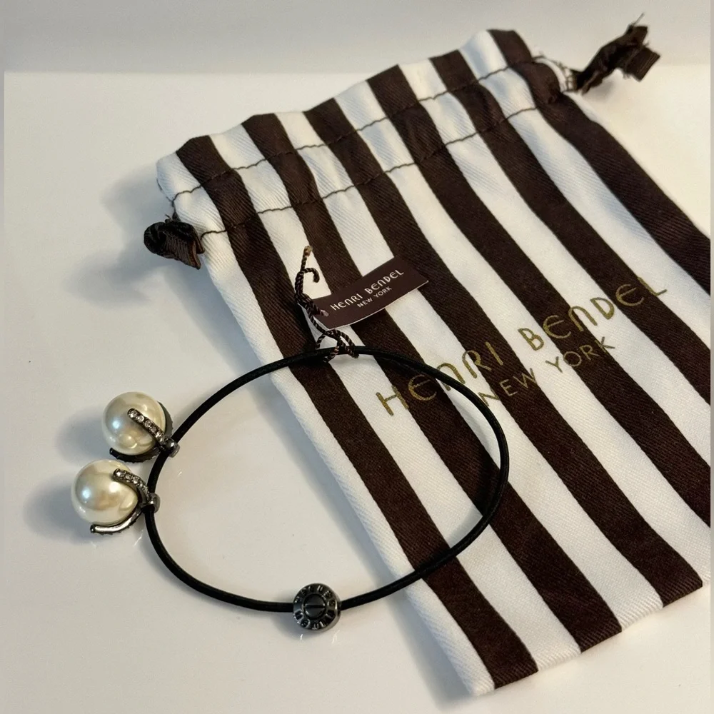 Authentic HENRI BENDEL Pearl Hair Accessory - Picture 3 of 8